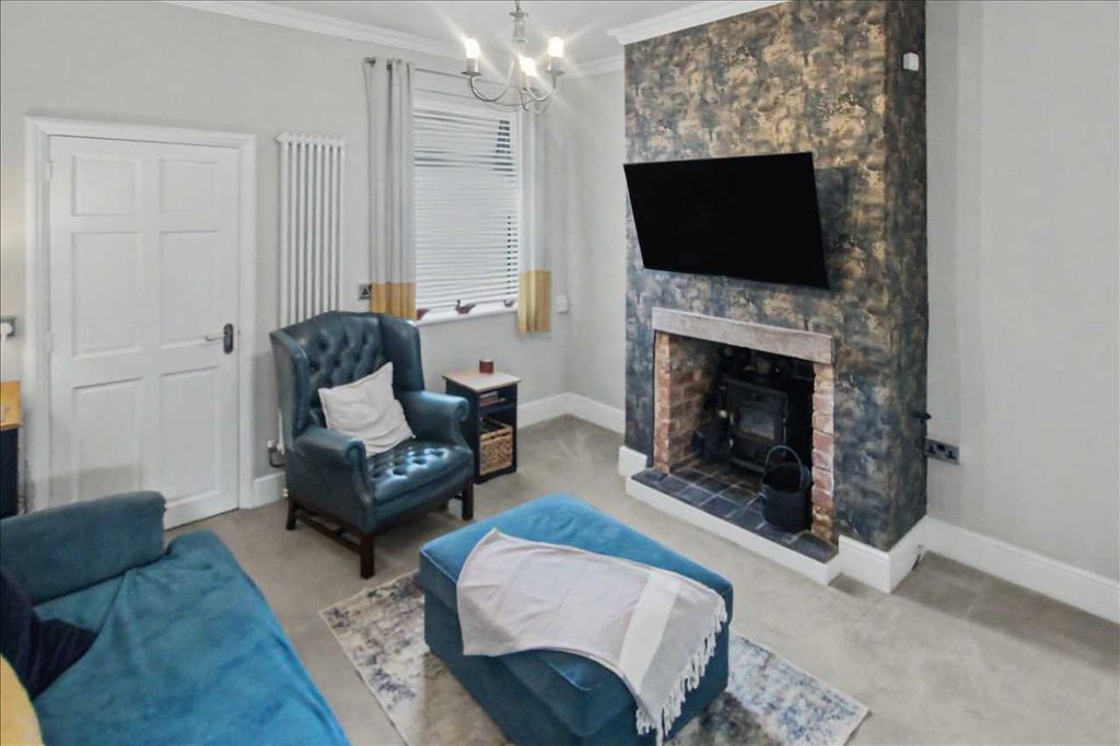 Property photo 2 of 19 Lounge