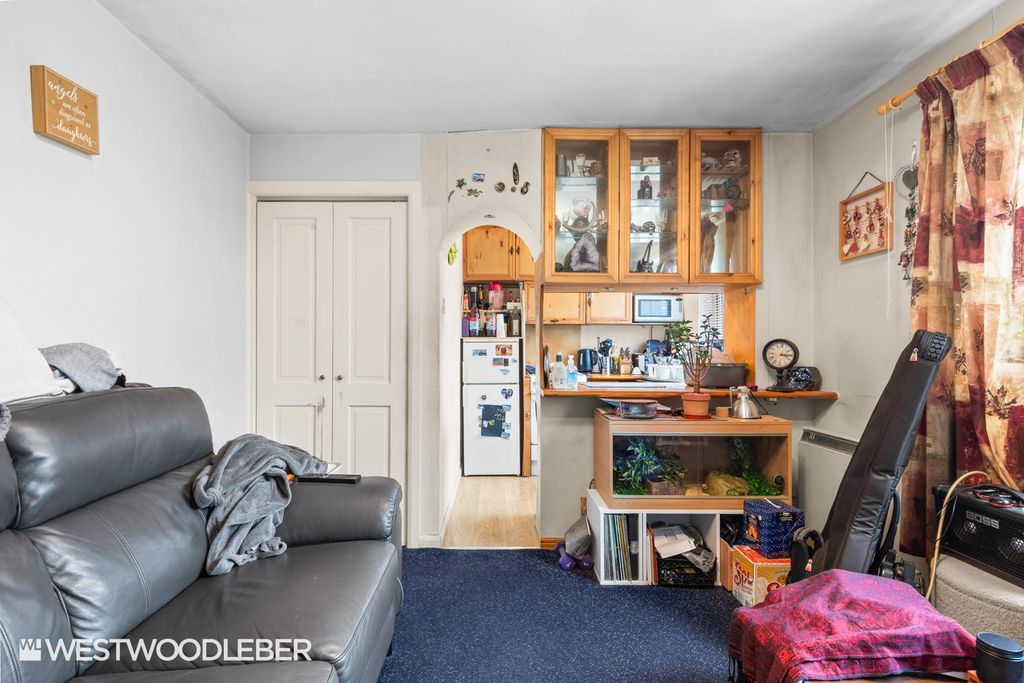 Property photo 3 of 13 Parrotsfield_4.Jpg