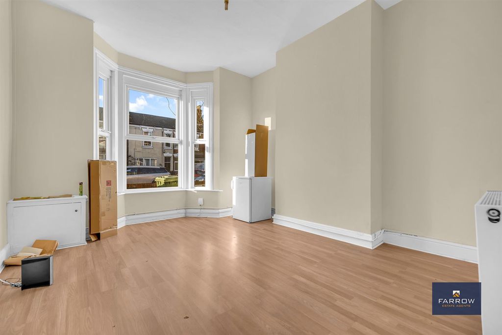 Property photo 2 of 25 Living Room