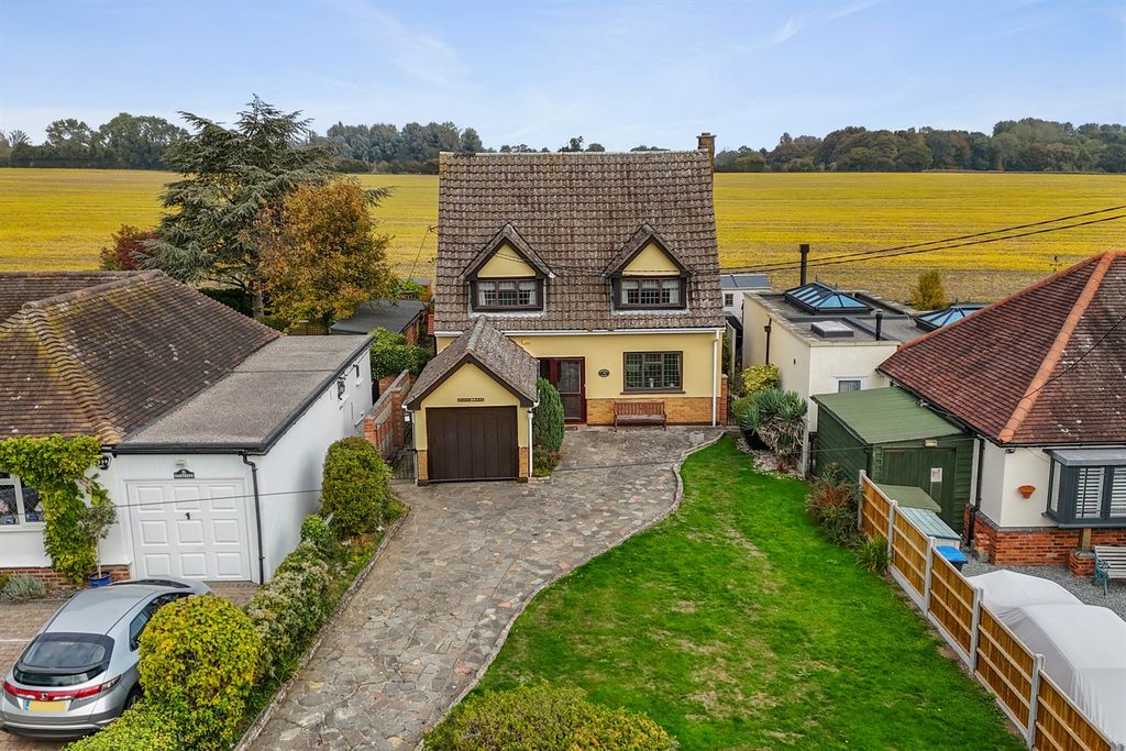 Property photo 1 of 22 Green Leas