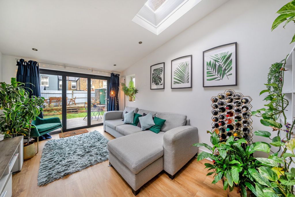 Property photo 2 of 18 1402688-3-6971Fc4...