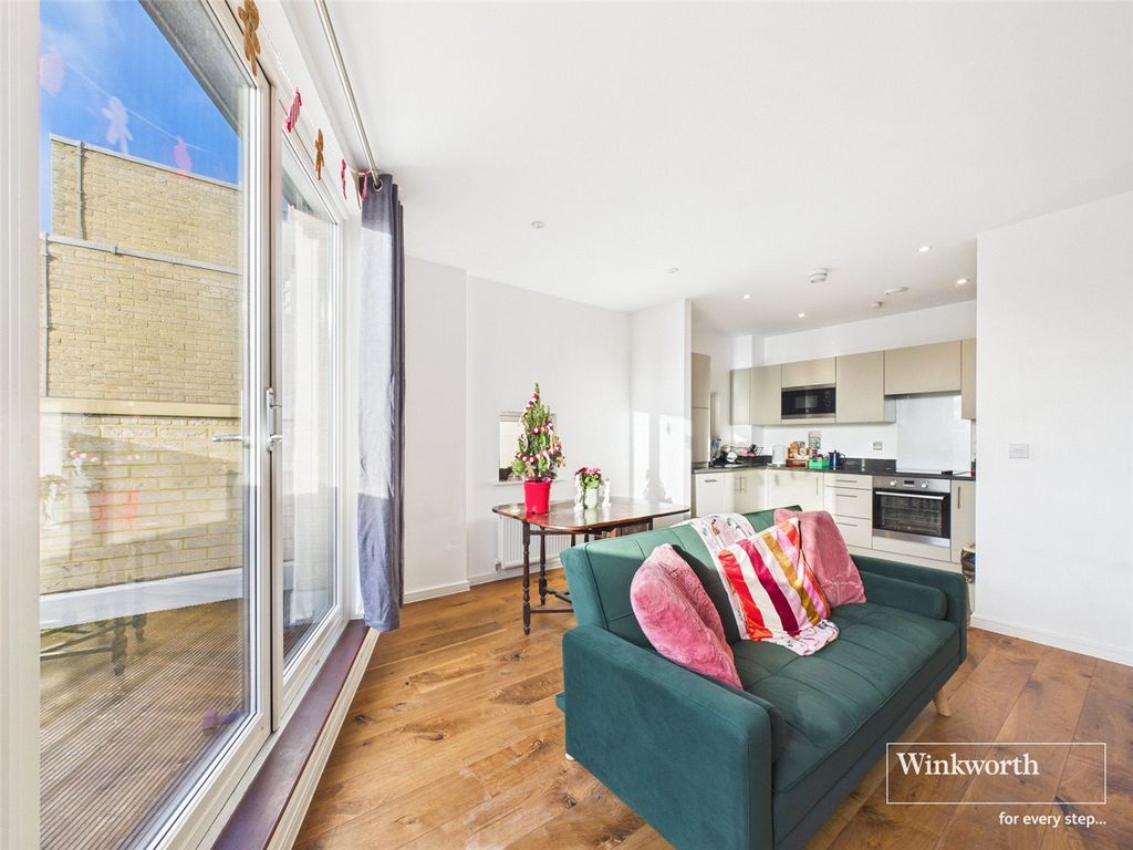 Property photo 2 of 11 Lounge