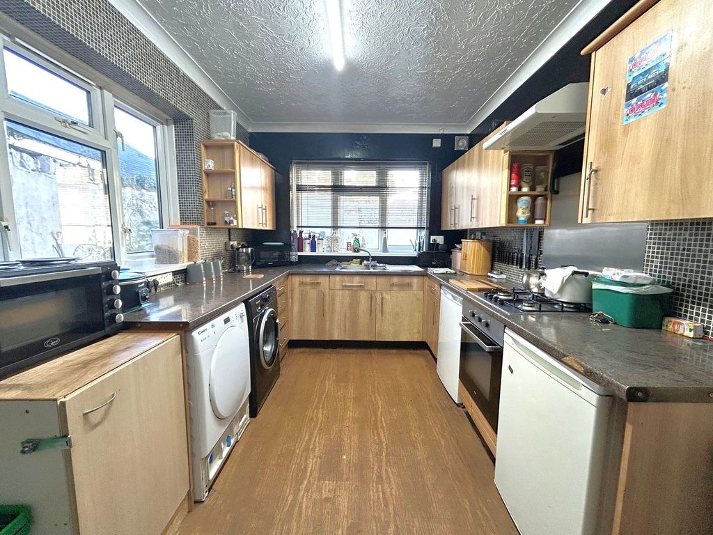 Property photo 2 of 30