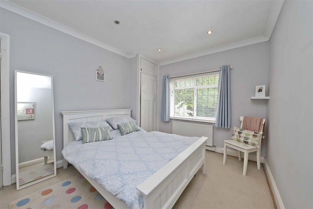 Property photo 3 of 23