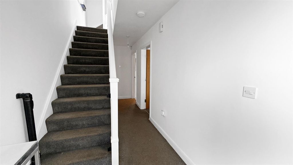 Property photo 2 of 18 Bb6881E664B4c28F0cc1052De4d4Eff210937B8B.Jpg