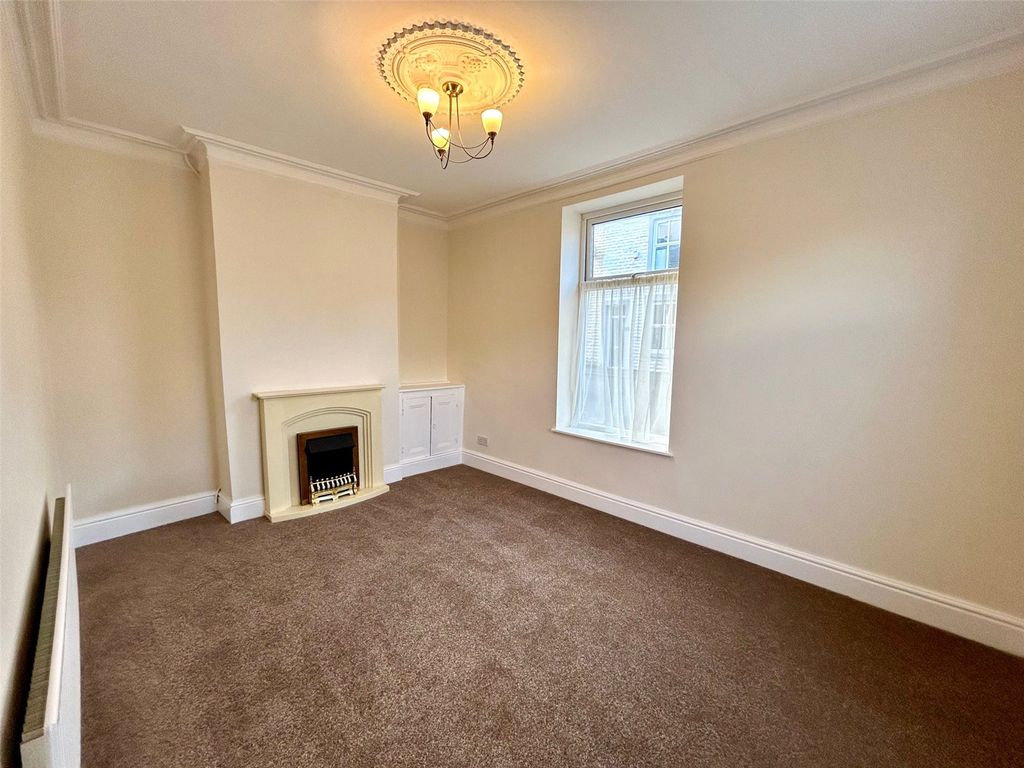 Property photo 3 of 14 Lounge