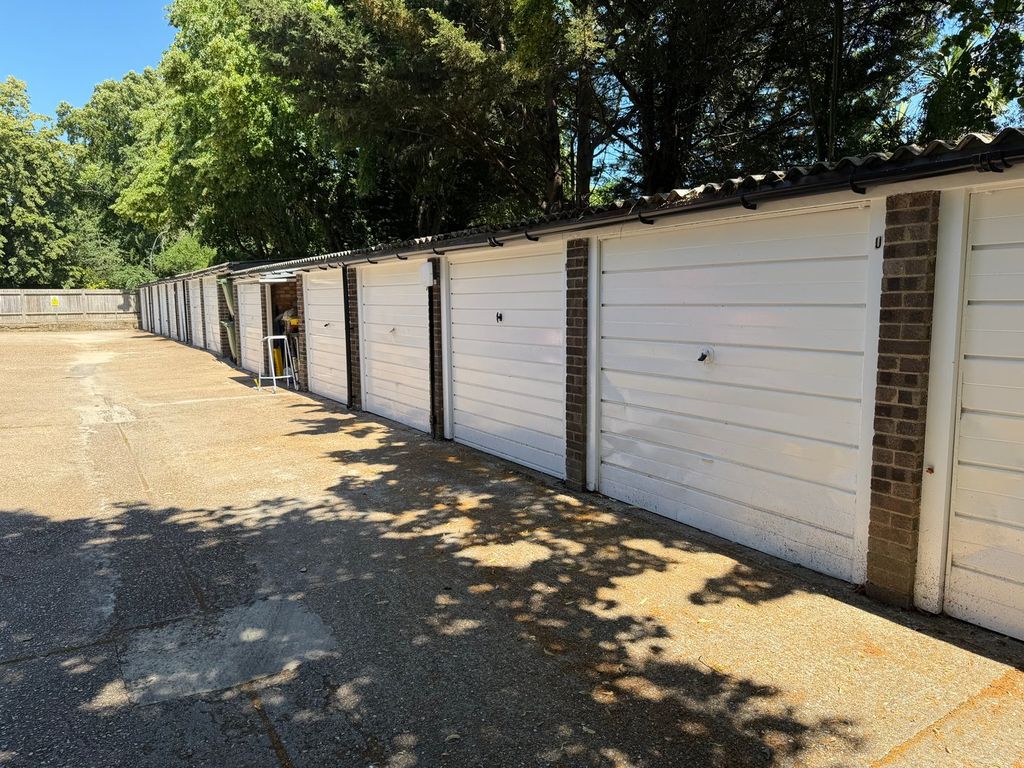 Property photo 1 of 2