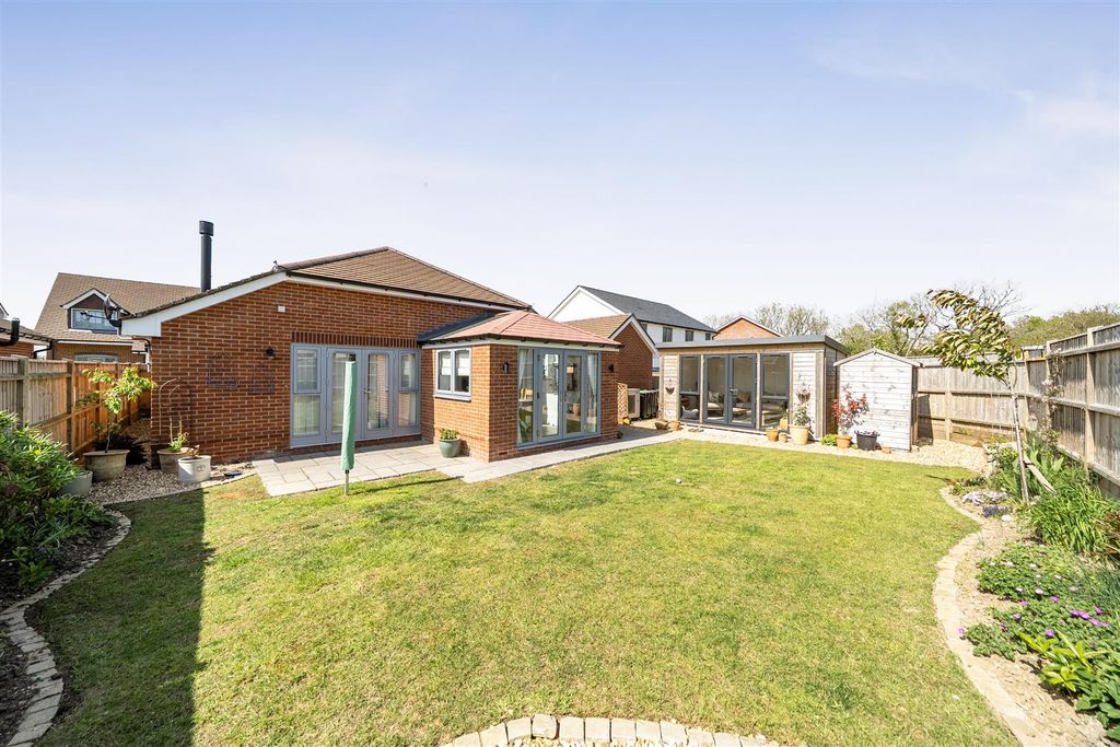 Property photo 3 of 20 Garden And Summer House