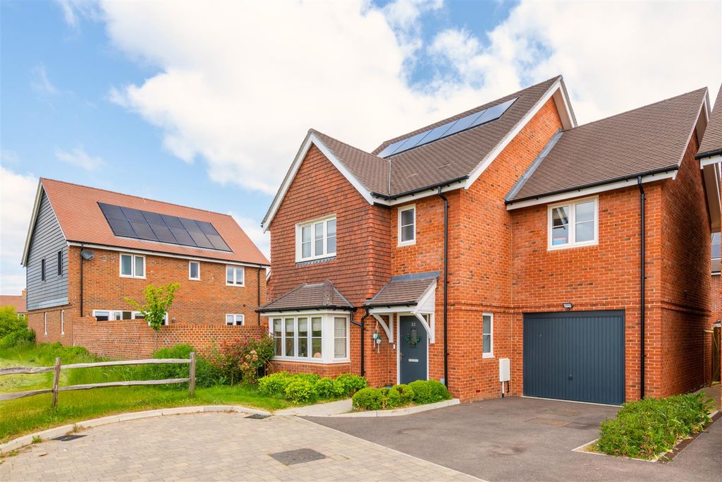 Property photo 1 of 19 32_Luscombe_Way_Externals-8.Jpg