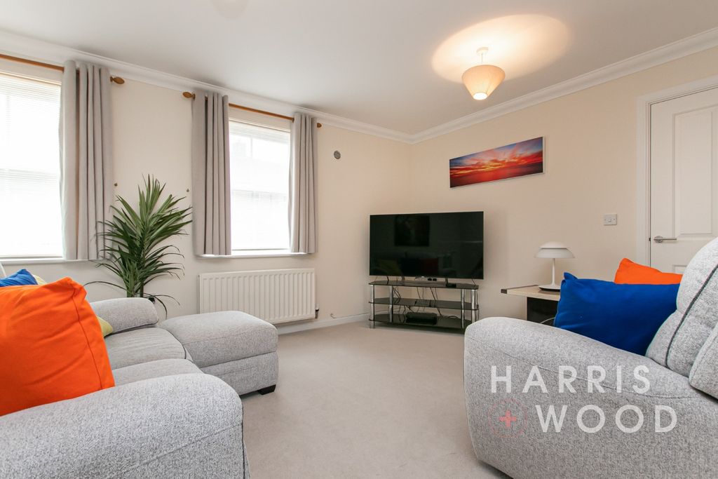 Property photo 2 of 13 4610671