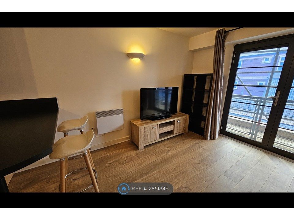 Property photo 3 of 10 Living Room