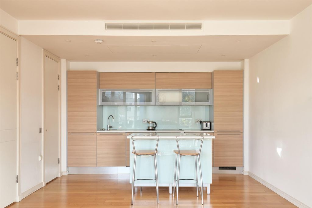 Property photo 3 of 34