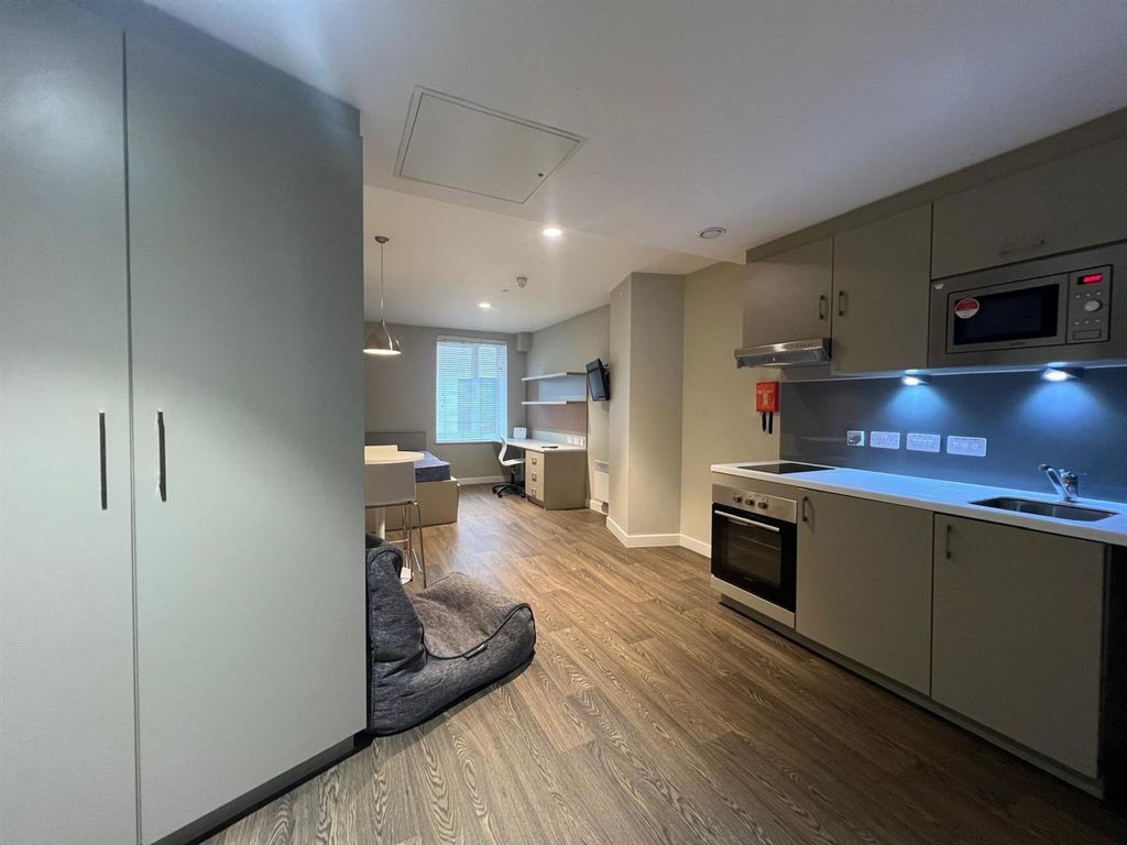 Property photo 1 of 8 117 Melbourne.Jpg