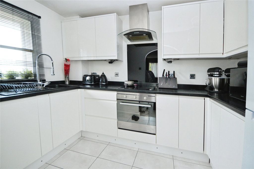 Property photo 2 of 12 Kitchen