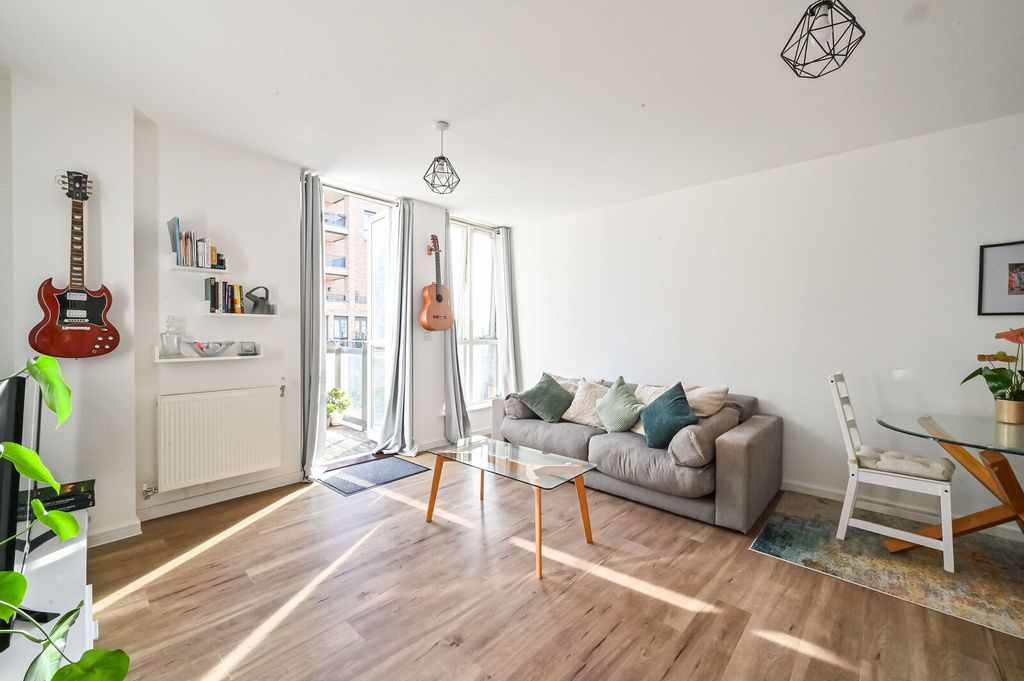 Property photo 1 of 17