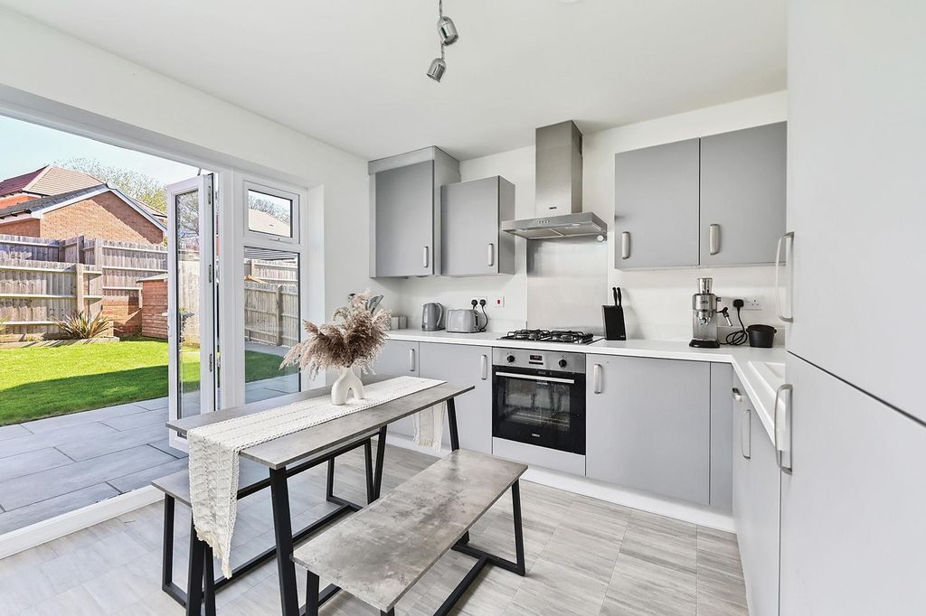 Property photo 2 of 12 Kitchen