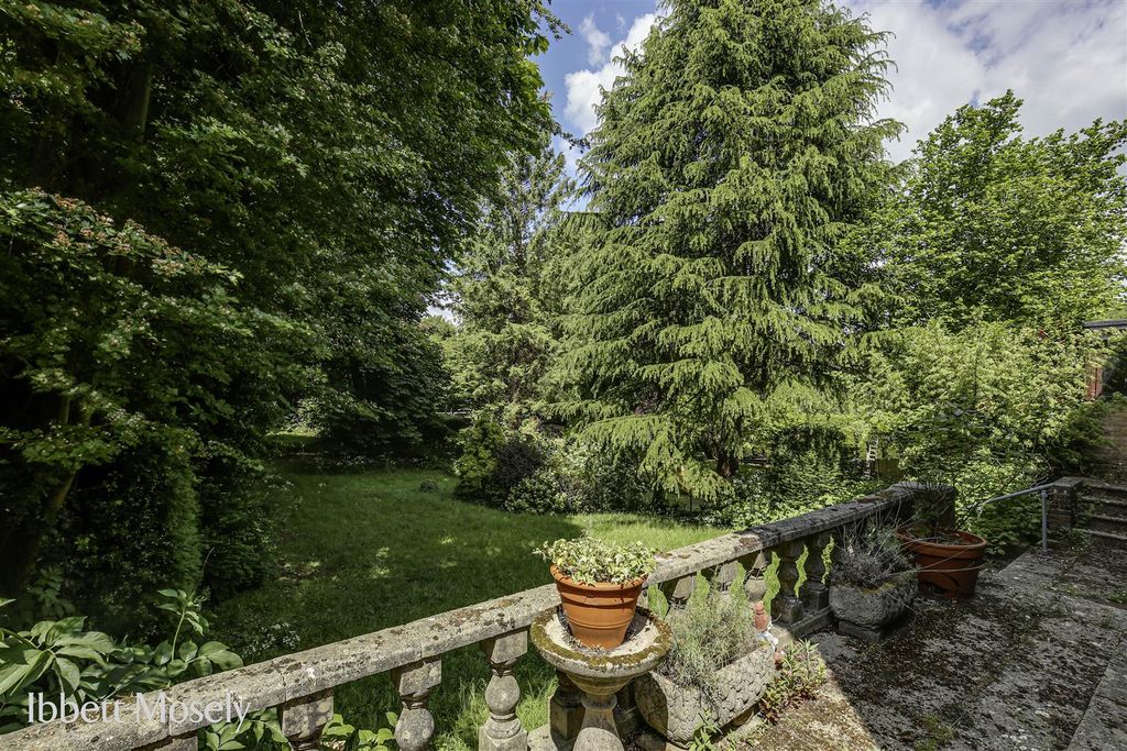 Property photo 2 of 17 26 Garden - May 2025.Jpg