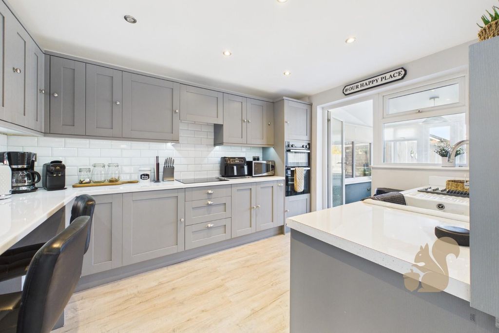 Property photo 2 of 16 Kitchen