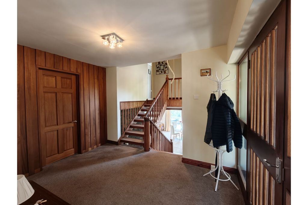 Property photo 3 of 24 Entrance Hall