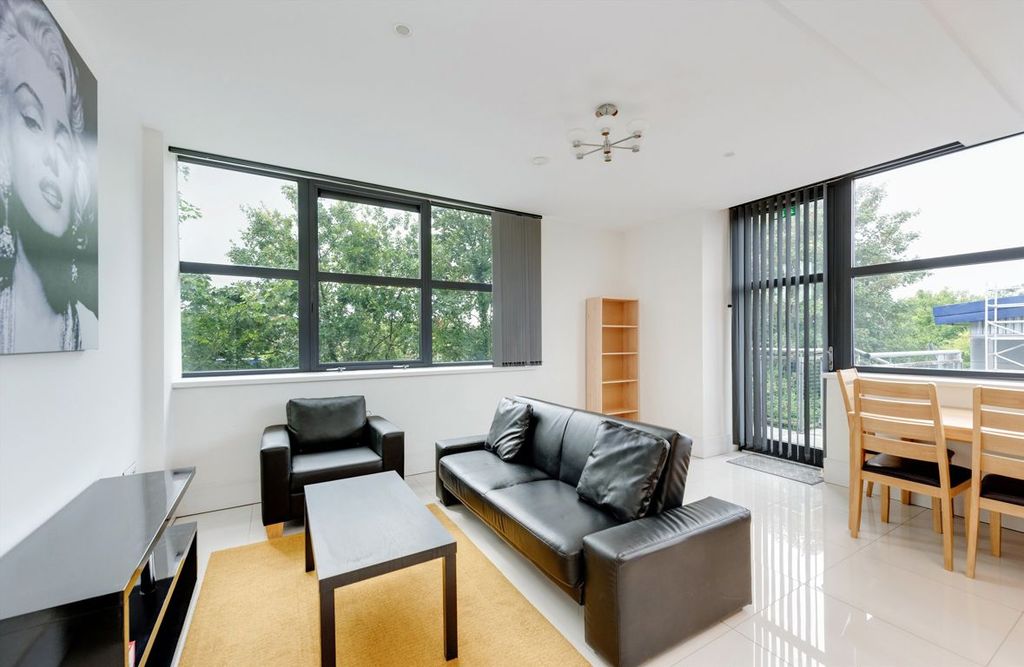 Property photo 2 of 8