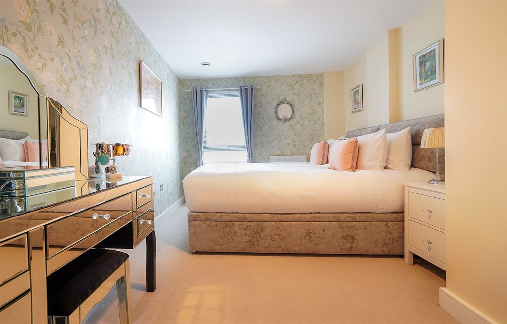 Additional image 12 of 2 bed flat for saleThe Broadway, Loughton, Essex IG10