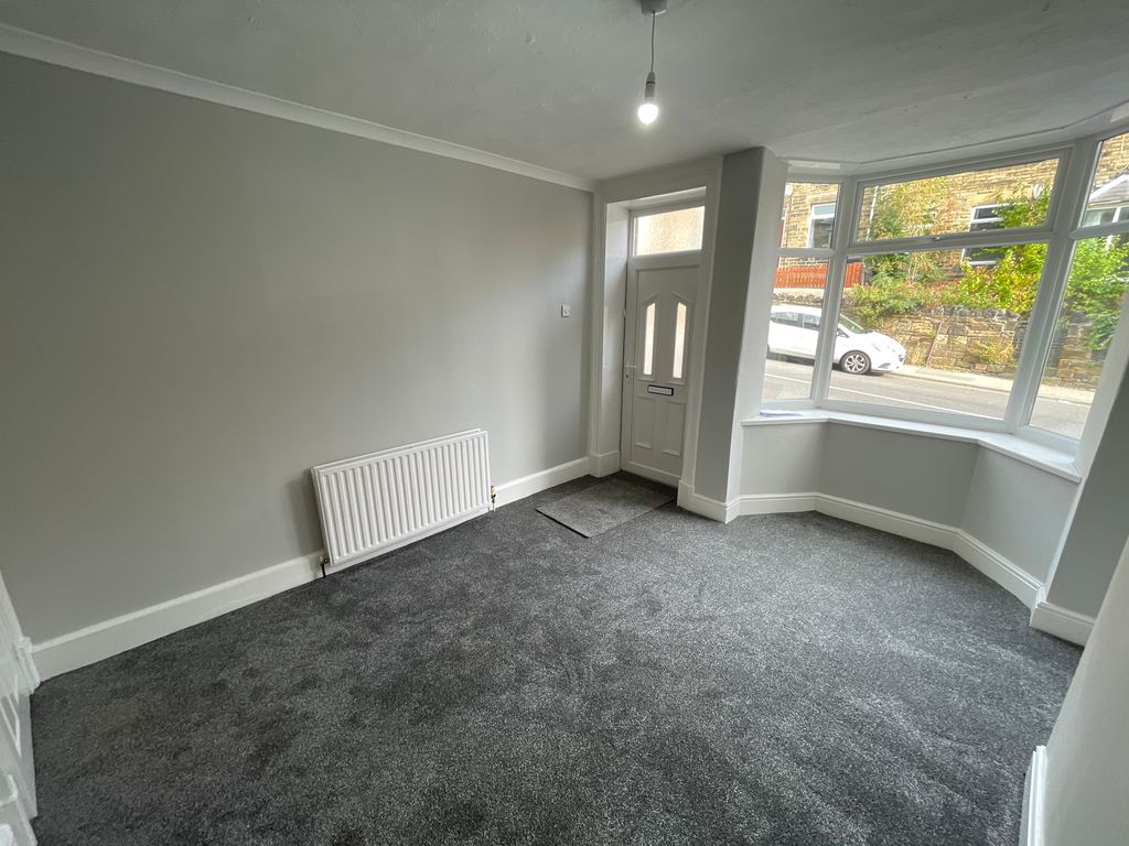 Property photo 3 of 12 Lounge
