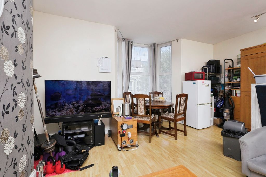 Property photo 2 of 10 Lounge