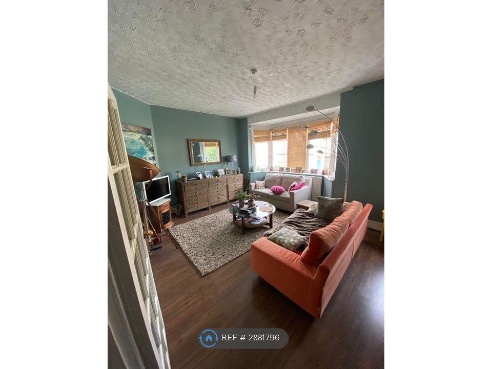 Property photo 2 of 19 Lounge 2