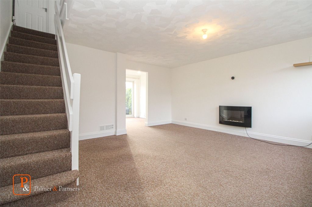 Property photo 1 of 11 Living