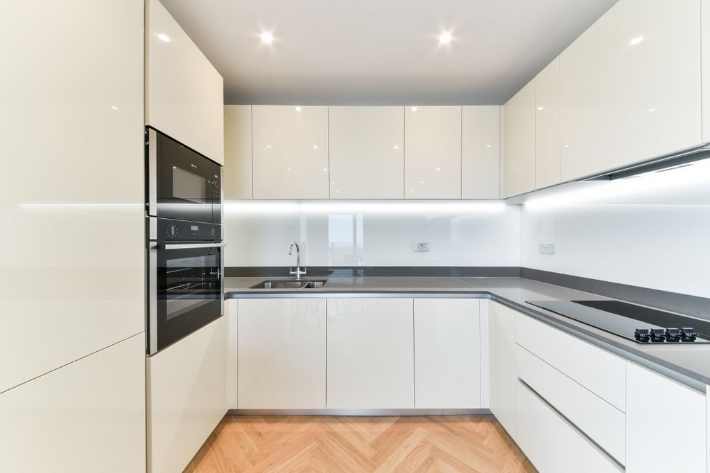 Property photo 2 of 9 Kitchen