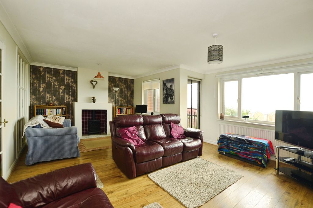 Property photo 2 of 17 Photo