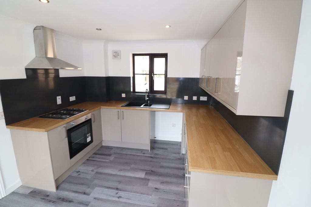 Property photo 2 of 11 Kitchen Breakfast Room