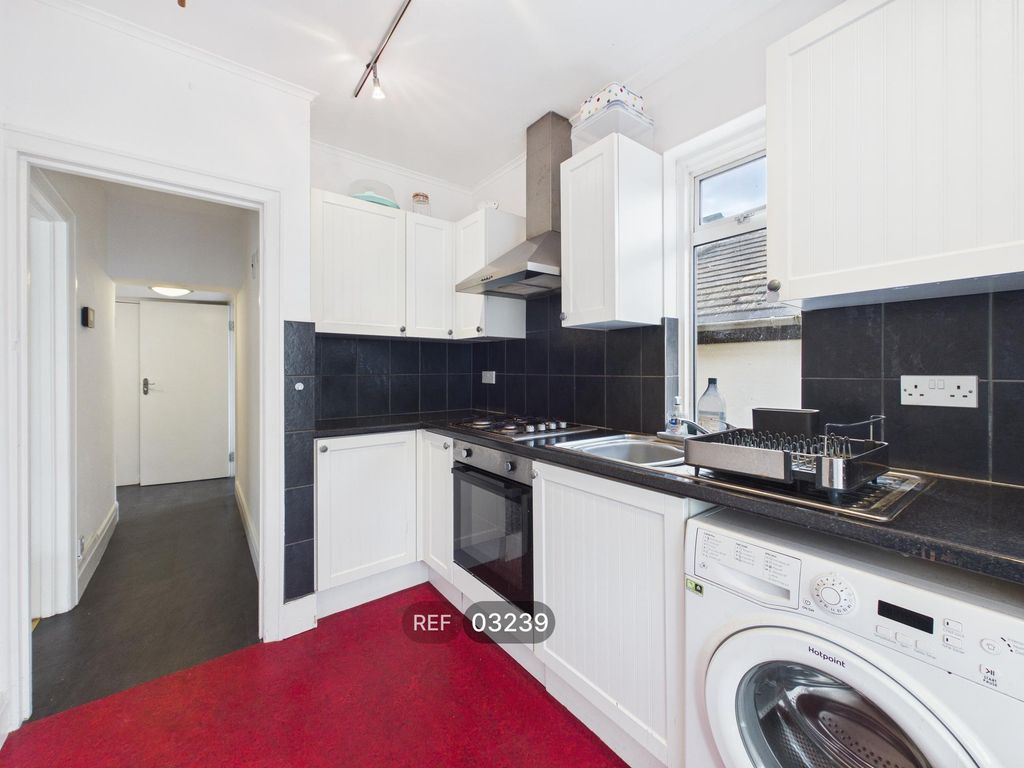 Property photo 3 of 17 Kitchen