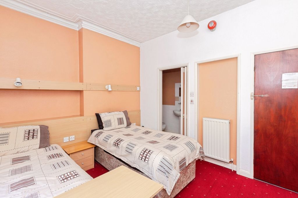 Property photo 3 of 21 Pbox-Img.Jpg