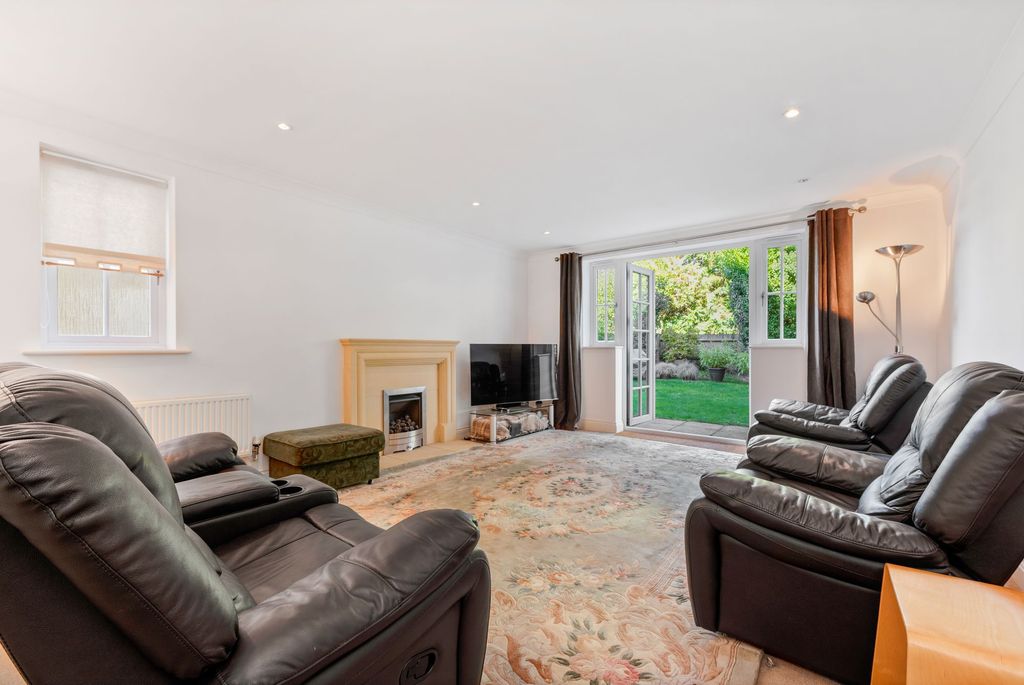 Property photo 2 of 10