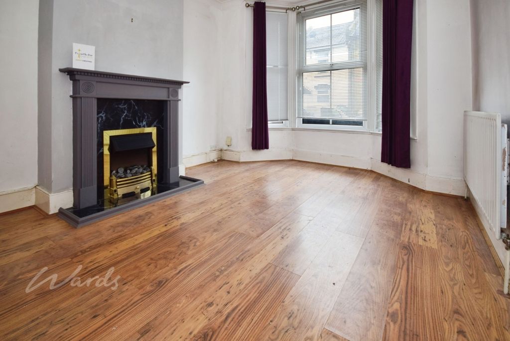 Property photo 3 of 10 Frederick Lounge
