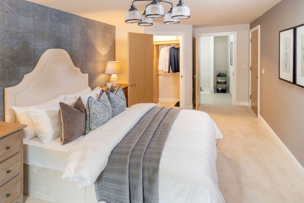 Property photo 1 of 13 Bedroom