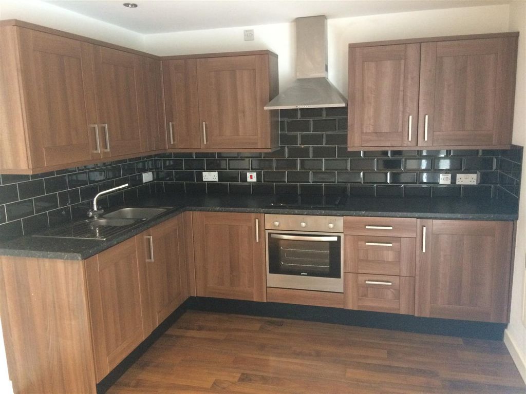 Property photo 2 of 8 Kitchen