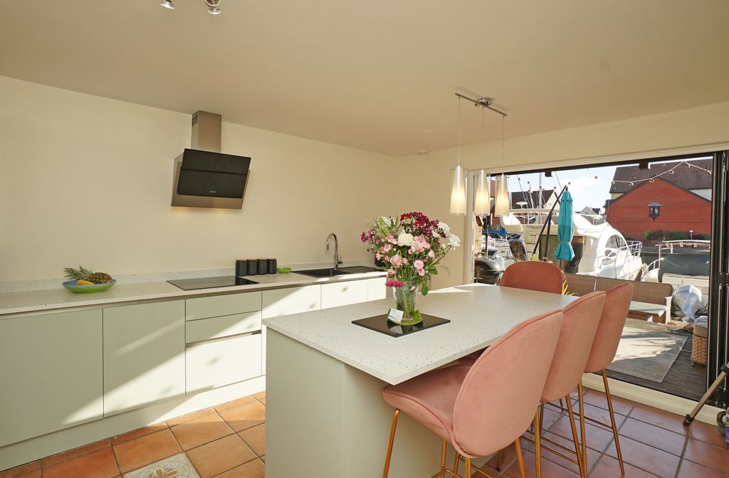 Property photo 2 of 28 Dsc00163 Copy