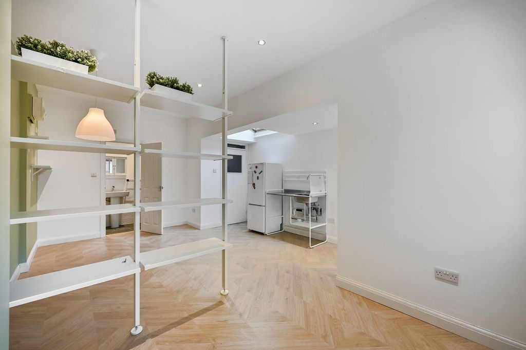 Property photo 1 of 4