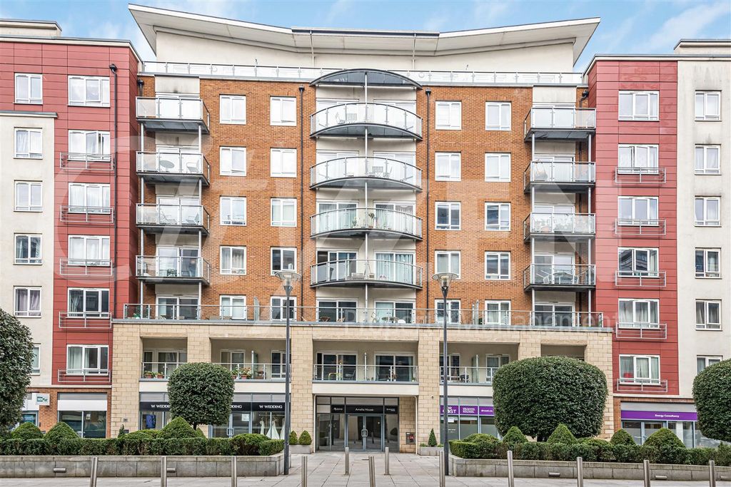 Property photo 3 of 14 Amelia House