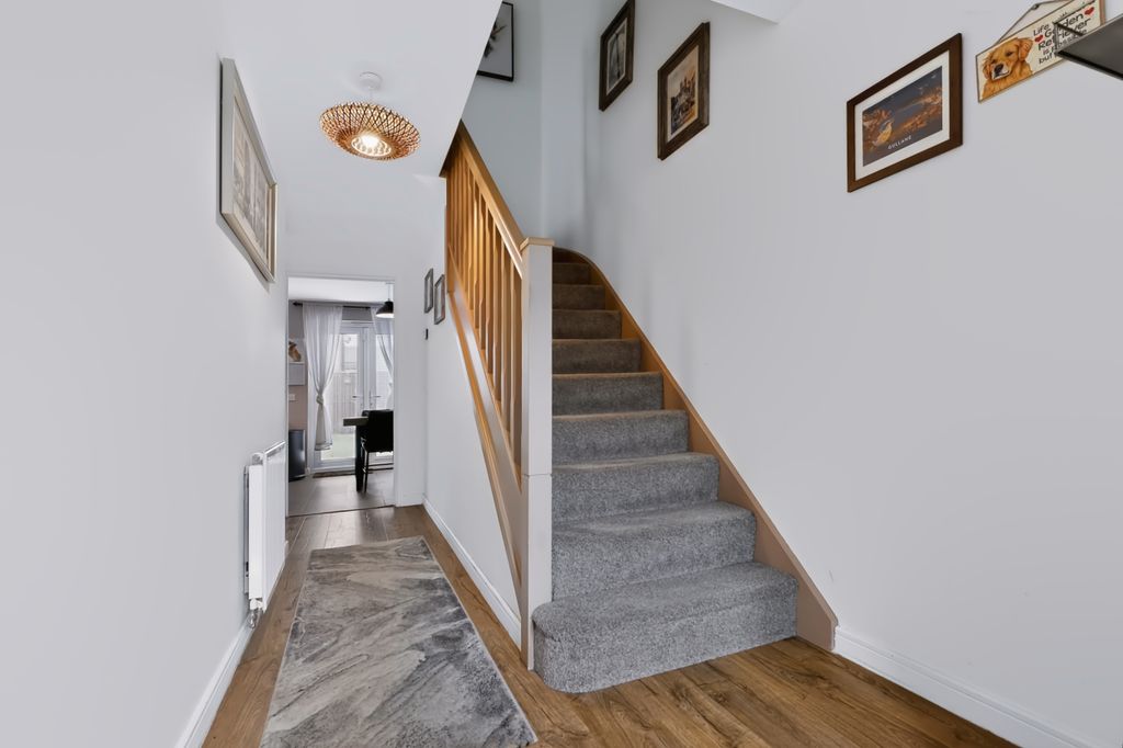 Property photo 2 of 34