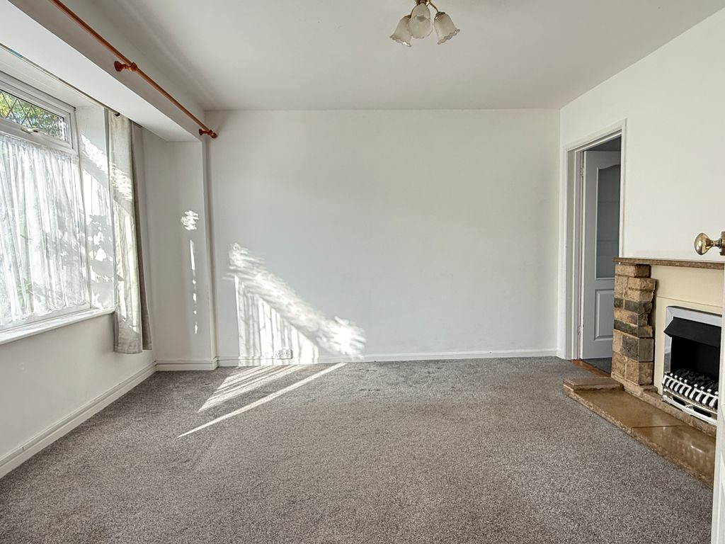 Property photo 2 of 16 Lounge