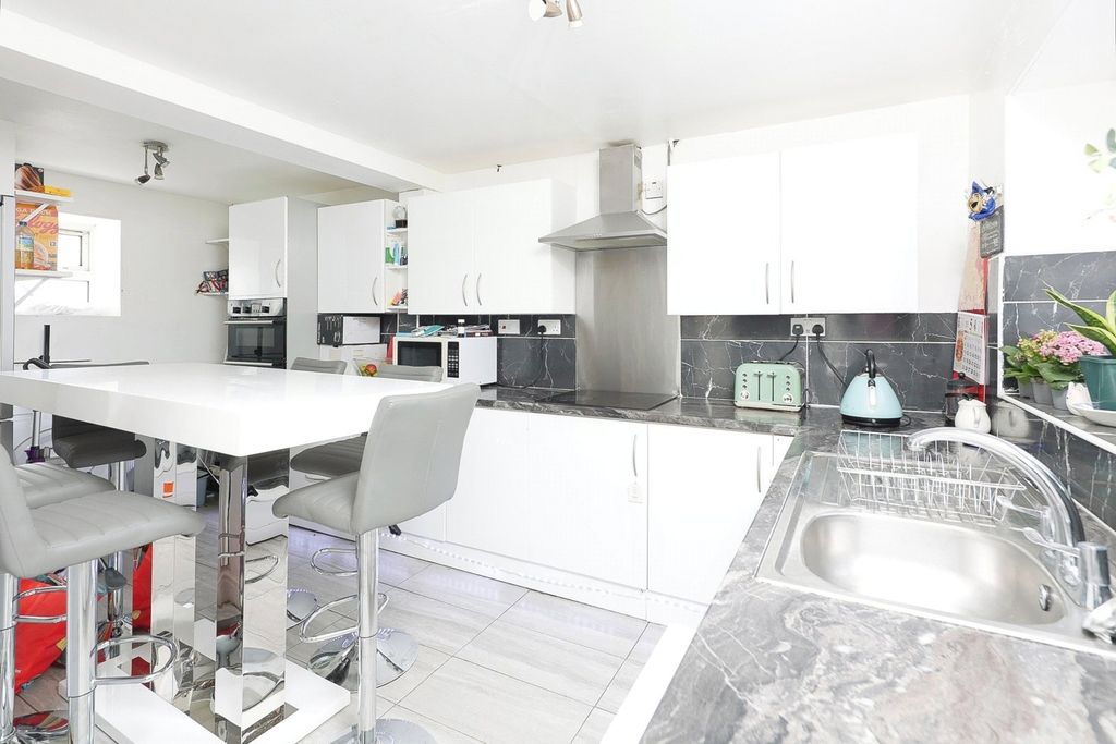 Property photo 3 of 15 Picture No. 06