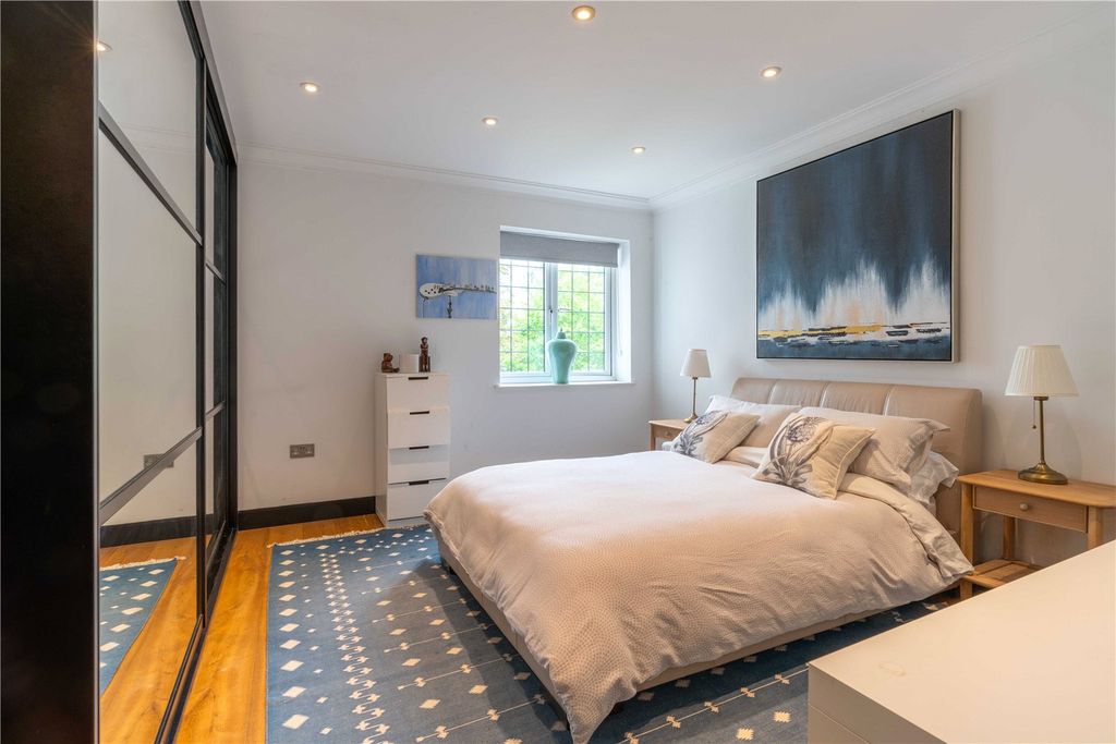 Additional image 11 of 3 bed flat for saleHigh Road, Chigwell, Essex IG7