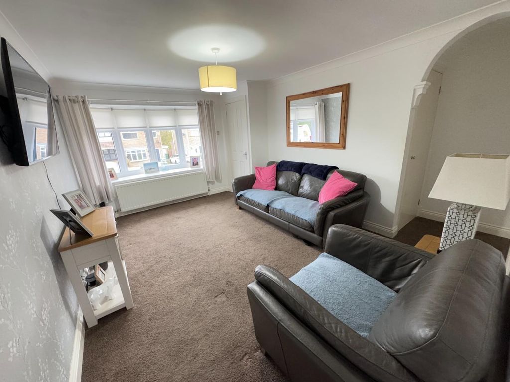 Property photo 2 of 20 Lounge