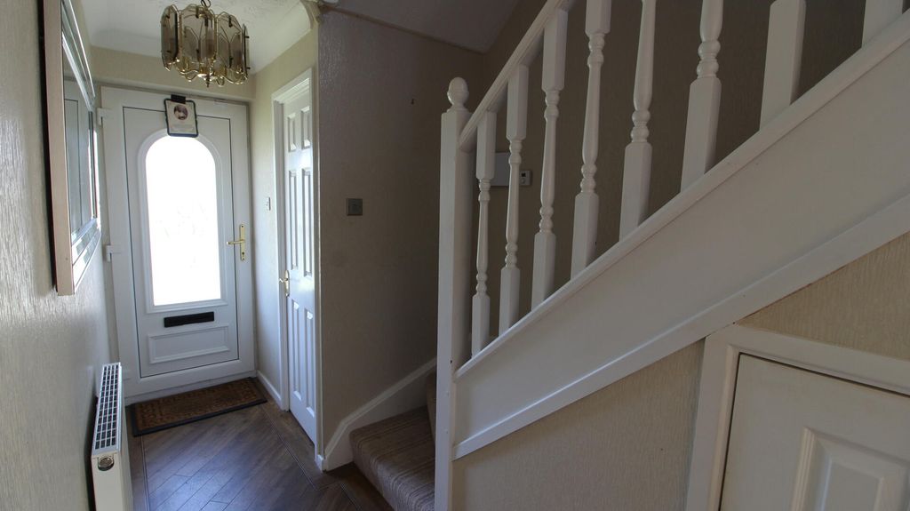 Property photo 2 of 21 Hallway