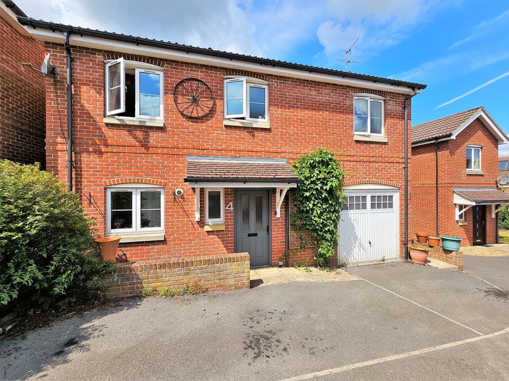 Property photo 1 of 32