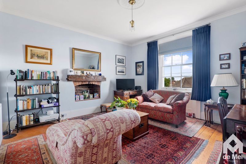 Property photo 3 of 9 Photo 4