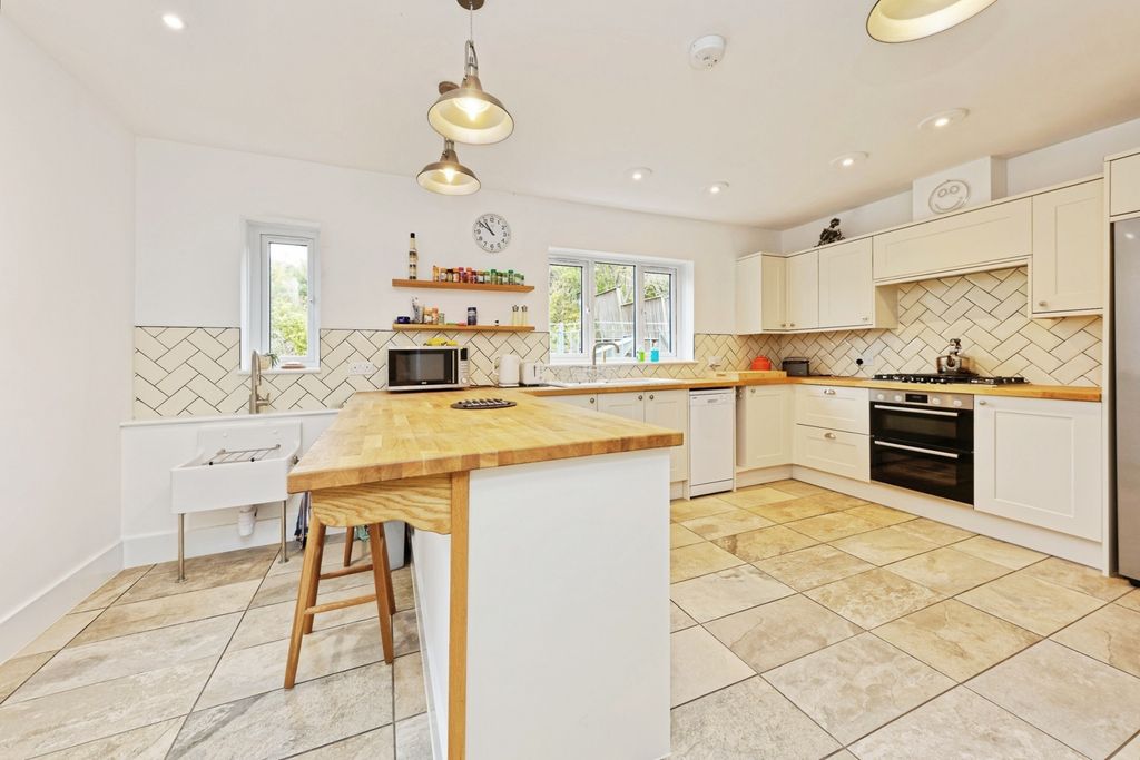 Property photo 2 of 17 Photo